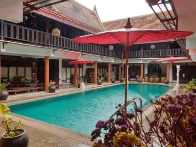 Ruean Thai Hotel Hotel dekat Wat Mahathat
