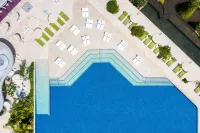 Renaissance Bali Nusa Dua Resort Hoteles cerca de Legian Beach