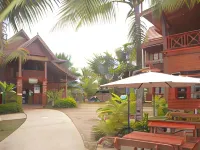 Zuela Guesthouse Hotels near The Handicraft Village Ban Pieng Ngam